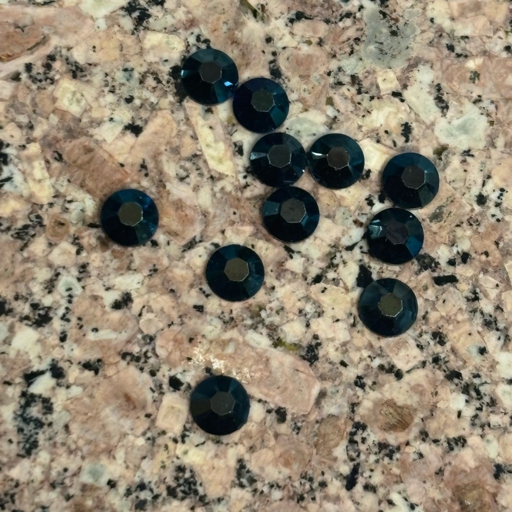 Madam Glitter Montana Blue Black Rhinestones AB-5mm 1450 Ct. 2 Packs - Picture 2 of 3
